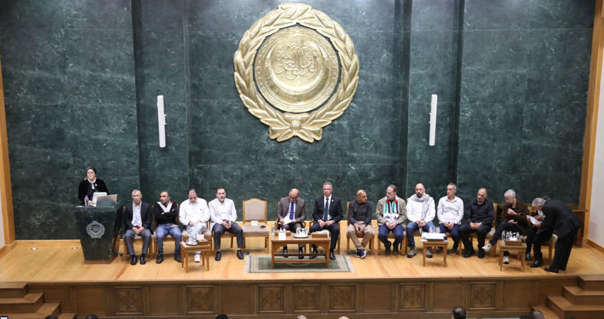 قادة ورموز الأسرى المحررين المبعدين يعرضون معاناة المعتقلين وتجاربهم النضالية